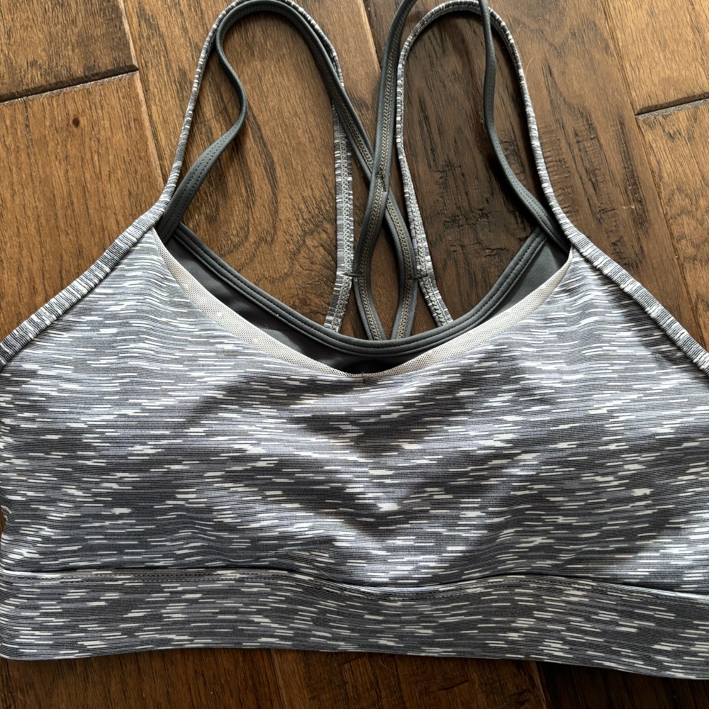 Never worn Zyia Active Sage Luxe Strappy Bra medium